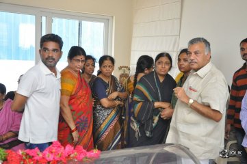 Celebs Pay Condolences to C Narayana Reddy